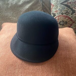 Callanan Felt riding hat with velvet trim AOS